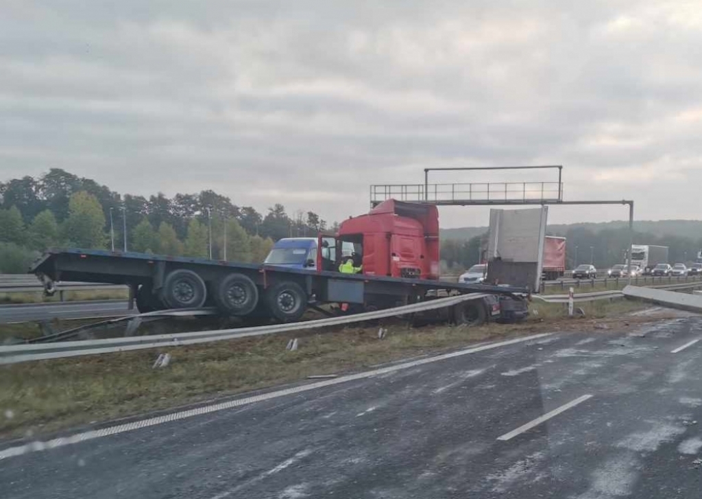 Wypadek na S5. Ciężarówka blokuje dwa pasy [AKTUALIZACJA] - fot. Wojciech Malcherek