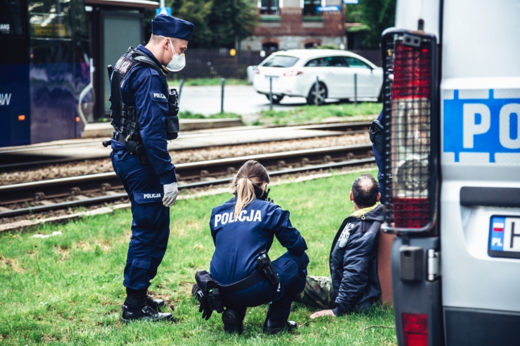 Agresywny mężczyzna pojawił się przy szkole w Prochowicach. Zareagowała policja - fot. Patrycja Dzwonkowska (zdjęcie ilustracyjne)