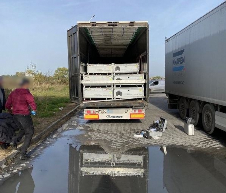 Odzyskali skradzionego tira i akumulatory o wartości 2 mln zł - fot. Policja Wrocław