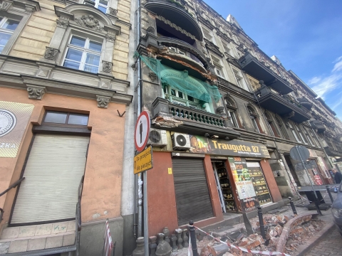 Na ul. Traugutta balkon spadł na chodnik. Dotarliśmy do świadków zdarzenia - 3