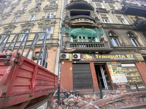 Na ul. Traugutta balkon spadł na chodnik. Dotarliśmy do świadków zdarzenia - 4