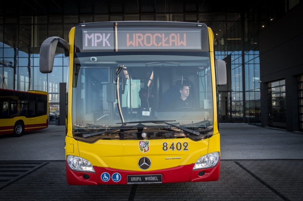 Od miesiąca na lotnisko kursuje przyśpieszony autobus, zostanie z nami na dłużej? - fot. archiwum Radia Wrocław