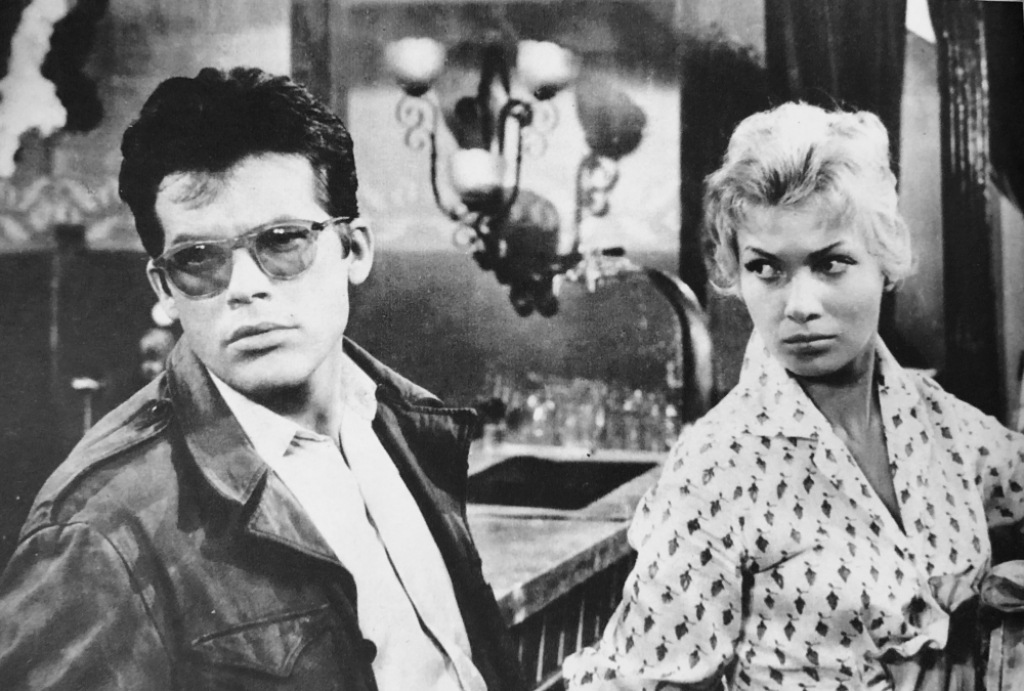 „Popiół i diament” [Reportaż]  - fot. „Popiół i diament” (fotos z filmu, za: "Kinema Junpo", Special July 1959 issue, Wikimedia Commons [CC BY 3.0 (http://creativecommons.org/licenses/by/3.0)].