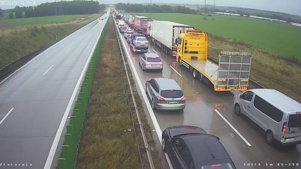 Kolizja na A4. Utrudnienia miały około 15 kilometrów - fot. GDDKiA