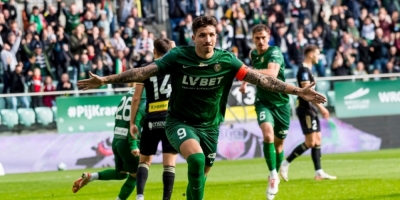 Hat-trick Exposito!