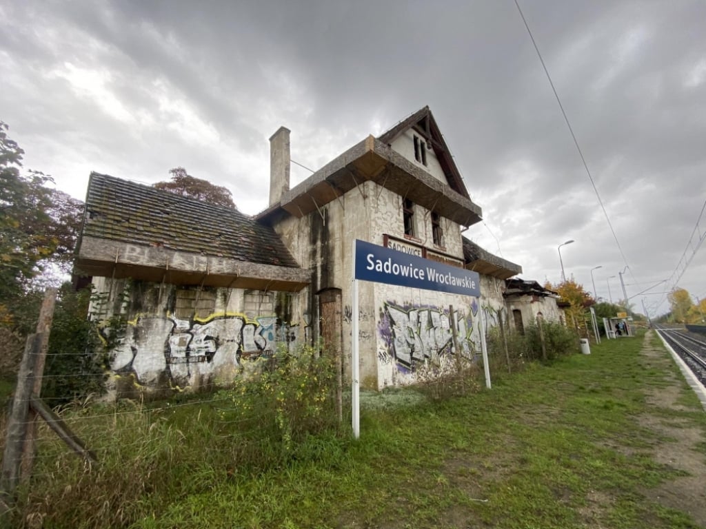 Mieszkańcy chcą z opuszczonej stacji kolejowej zrobić centrum turystyczne - fot. Mateusz Floryczk