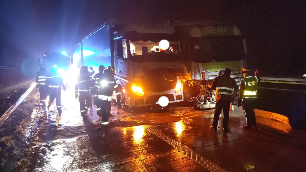 Zderzenie trzech ciężarówek na A4. Droga zablokowana – fot. Komenda Powiatowa Państwowej Straży Pożarnej w Zgorzelcu