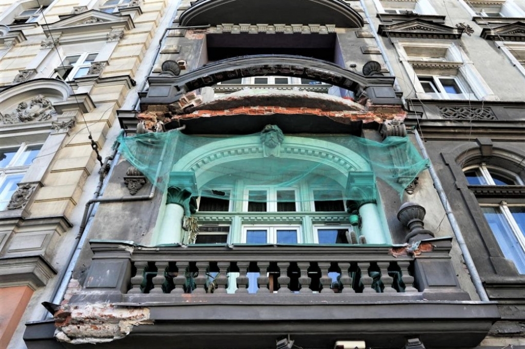 Co było przyczyną oderwania balkonu z wrocławskiej kamienicy? - fot. Jakub Ciołko