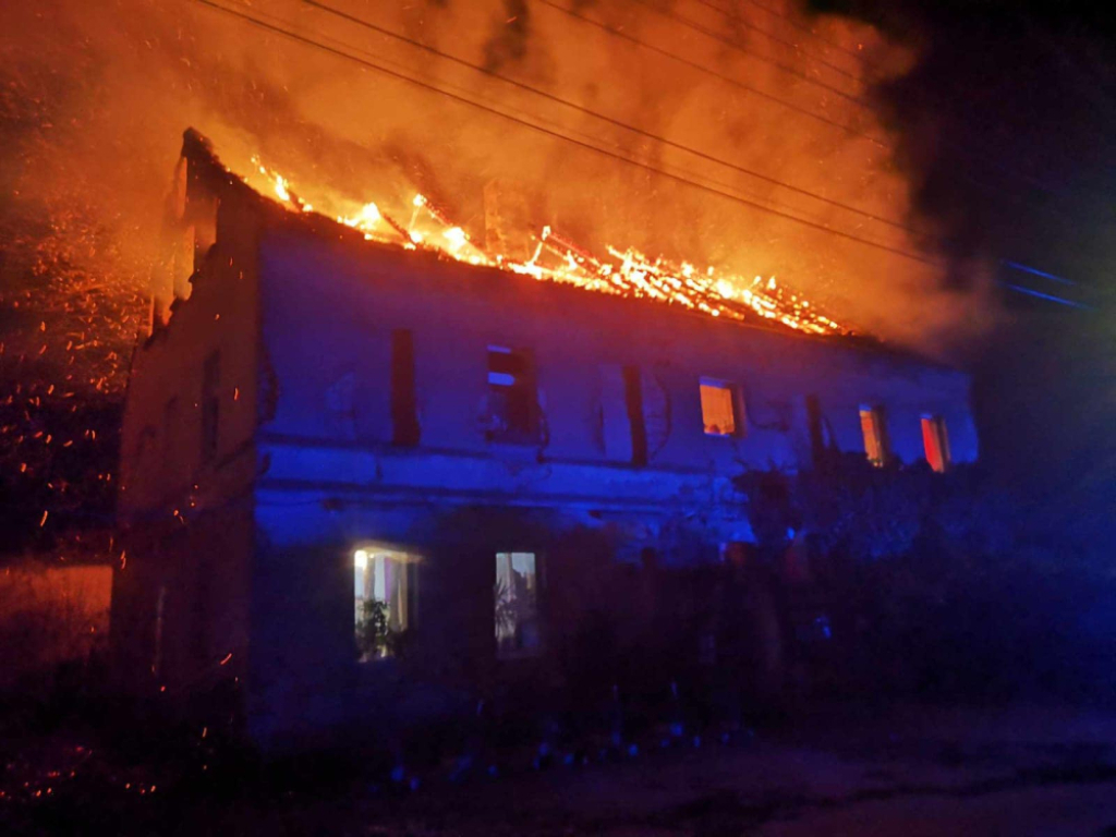 Nocny pożar w Chocianowcu w powiecie polkowickim - fot. Komenda Miejska Państwowej Straży Pożarnej w Legnicy