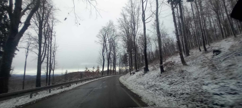 Trudne warunki na dolnośląskich drogach. Sypnęło śniegiem [ZDJĘCIA] - 5
