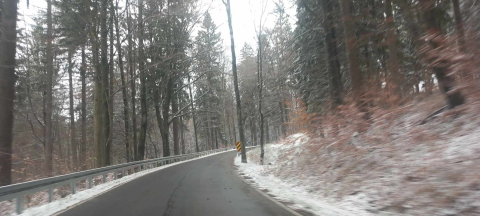 Trudne warunki na dolnośląskich drogach. Sypnęło śniegiem [ZDJĘCIA] - 7