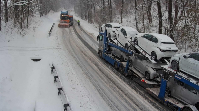 Opady śniegu doprowadziły do utrudnień na drogach