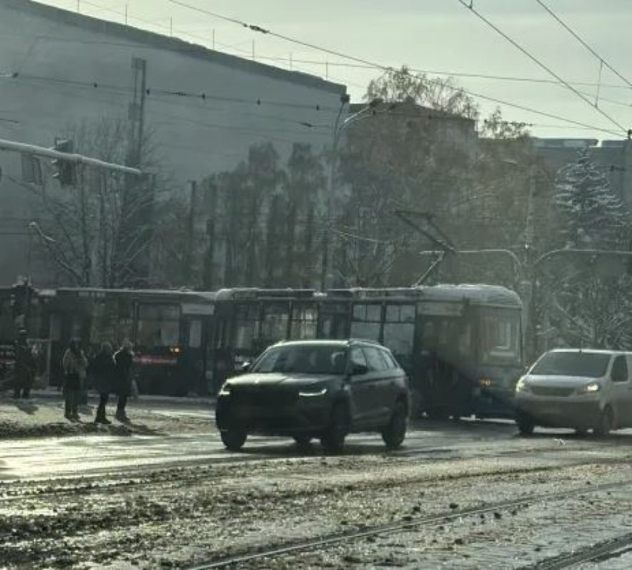 Tramwaj wypadł z szyn w centrum Wrocławia - fot. Mateusz Florczyk