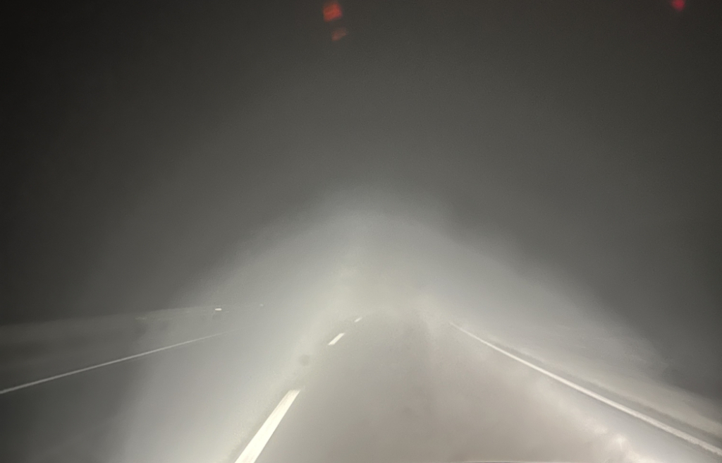 Uwaga, kierowcy. Gęste mgły na trasach w regionie - fot. RW
