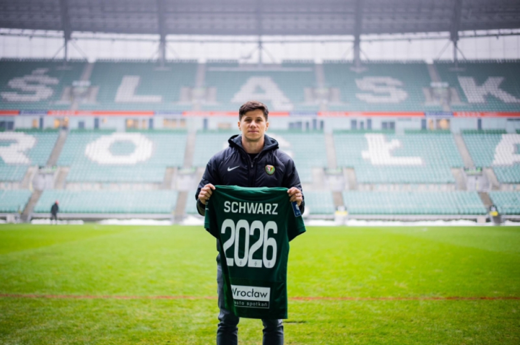Dwaj piłkarze podpisali nowe kontrakty ze Śląskiem  - fot. slaskwroclaw.pl/Adriana Ficek