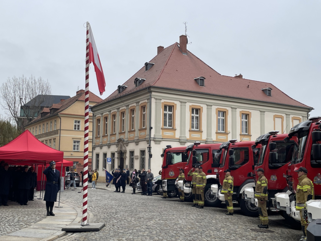 Dolnośląska Straż Pożarna z nowymi wozami - fot. FB/Komenda Wojewódzka Państwowej Straży Pożarnej we Wrocławiu