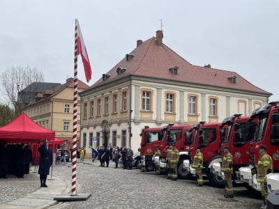 Dolnośląska Straż Pożarna z nowymi wozami