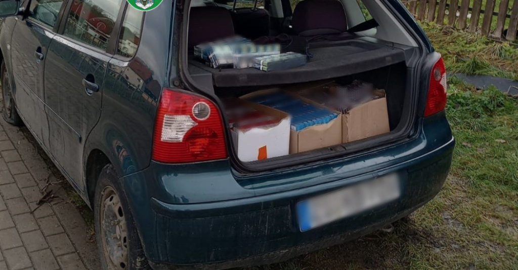 Funkcjonariusze wykryli nielegalny tytoń o wartości 150 tys. zł - fot. KAS