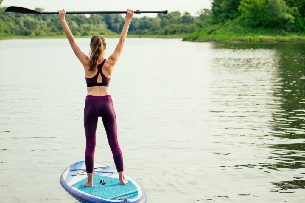 Stand Up Paddleboarding (SUP) jako forma terapii fizycznej: odkryj potencjał uzdrawiania - Materiał Sponsora