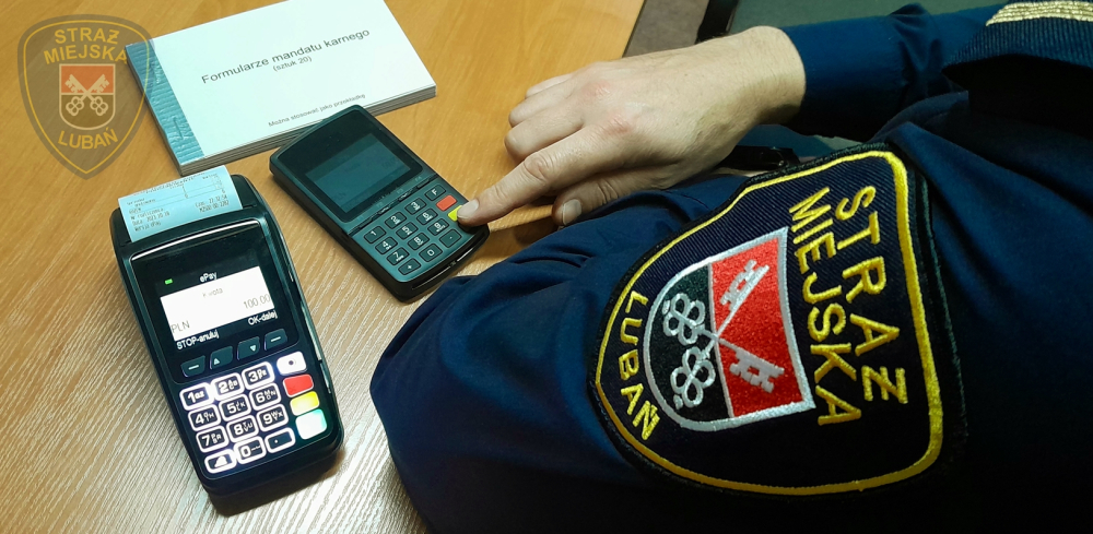 W Jeleniej Górze za mandat zapłacimy... kartą - fot. Straz Miejska Luban