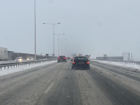 Atak zimy - na drogach bardzo niebezpiecznie - 4
