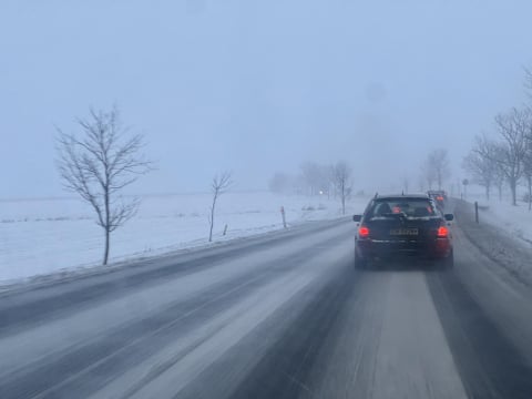 Atak zimy - na drogach bardzo niebezpiecznie - 5