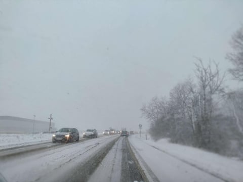 Atak zimy - na drogach bardzo niebezpiecznie - 1