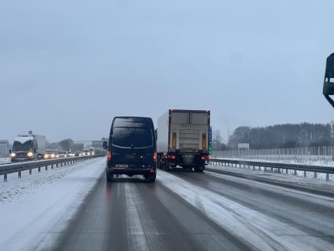 Atak zimy - na drogach bardzo niebezpiecznie - 2