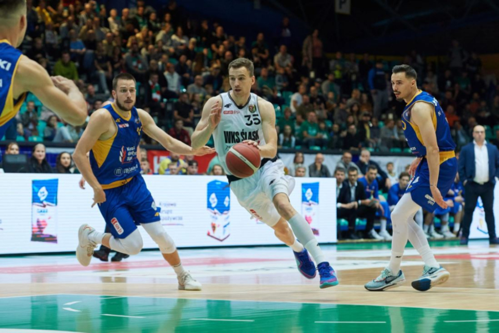 Ofensywny popis Śląska. Kapitalny Jakub Nizioł - fot. wks-slask.eu