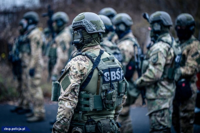 Zatrzymano 8 os&oacute;b z mafii wnuczkowej. Odbierali jednorazowo nawet 120 tys. zł