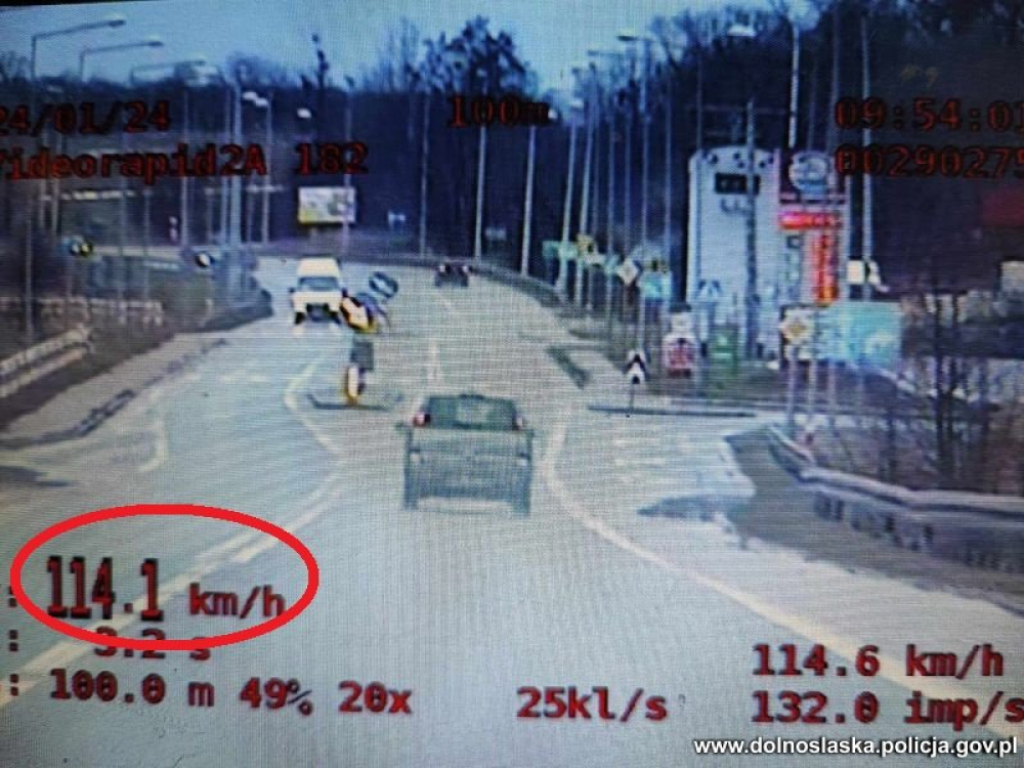 Jechał 114 km/h w terenie zabudowanym - fot. mat. prasowe dolnoslaska.policja.gov.pl