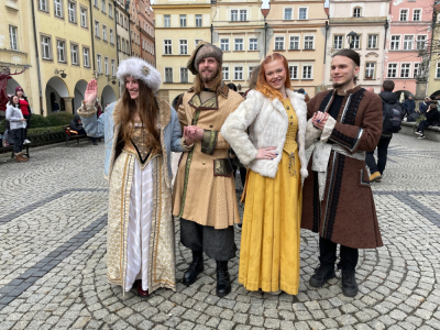 Roztańczone centrum Jeleniej G&oacute;ry, czyli Poloneza czas zacząć