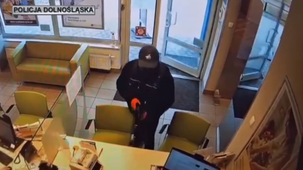 Areszt dla mężczyzny podejrzanego o napad na bank. Grozi mu nawet 20 lat więzienia - fot. Policja