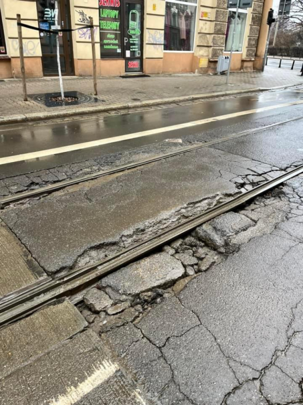 "Cały budynek chodzi, wszystko lata i drży". Mieszkańcy Nadodrza skarżą się na zły stan torów - fot. Ida Górska