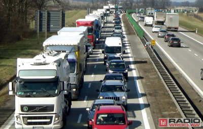 Uwaga, kierowcy! Po kolizji korek na A4