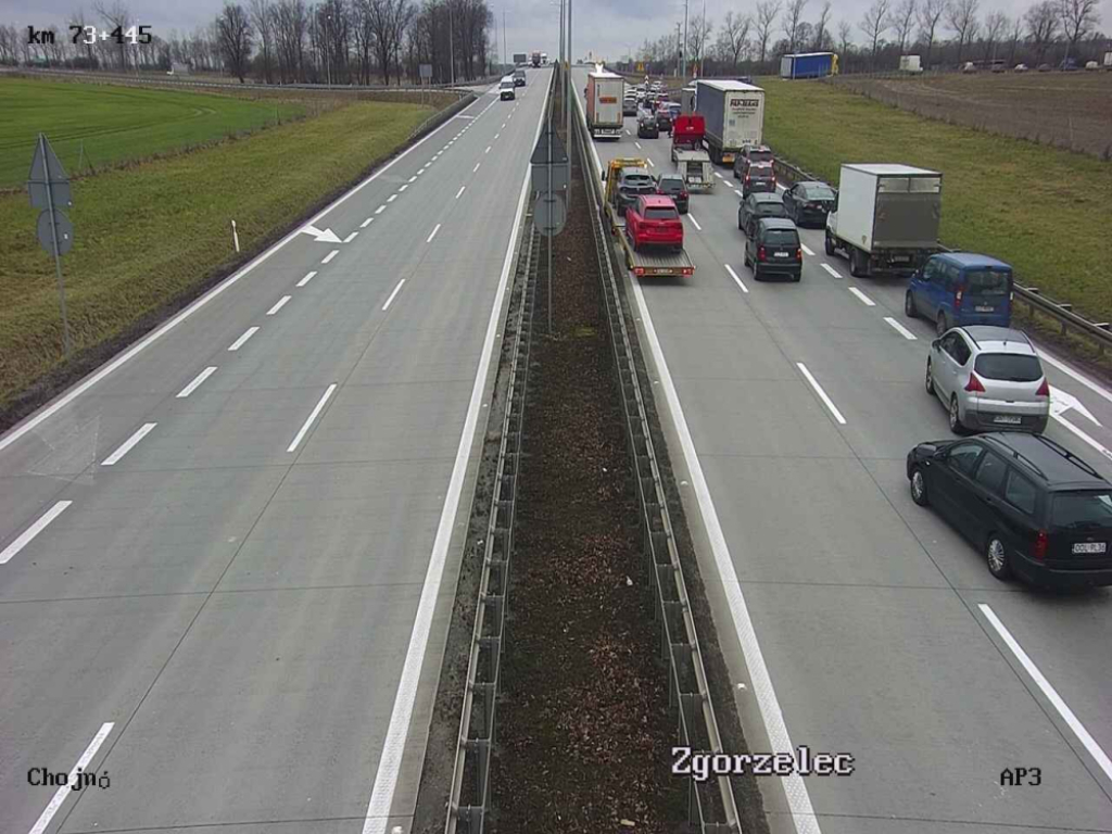 Długi korek przed Chojnowem i za Kątami Wrocławskimi - kamery GDDKiA