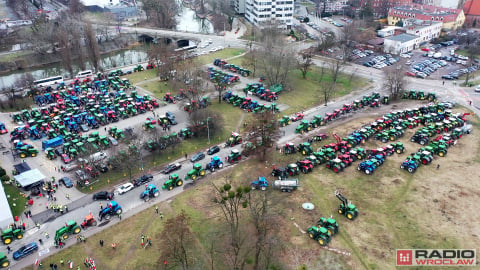 Krajobraz po proteście rolników. Spalona ziemia i wieniec - 23