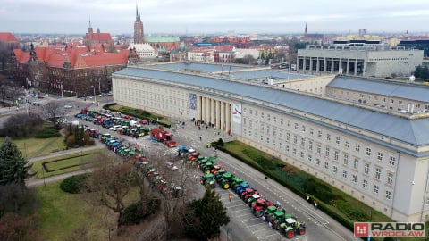 Krajobraz po proteście rolników. Spalona ziemia i wieniec - 27