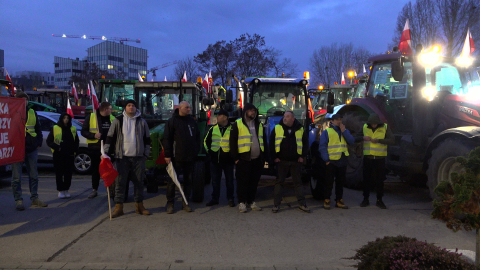Krajobraz po proteście rolników. Spalona ziemia i wieniec - 7