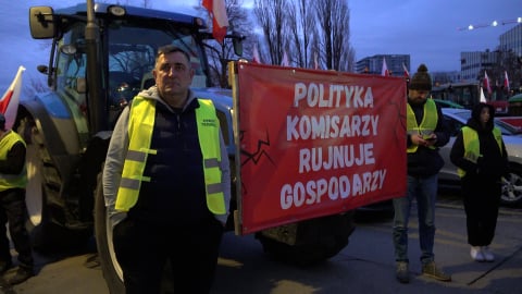 Krajobraz po proteście rolników. Spalona ziemia i wieniec - 10