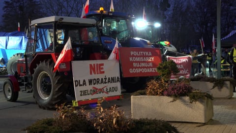 Krajobraz po proteście rolników. Spalona ziemia i wieniec - 11