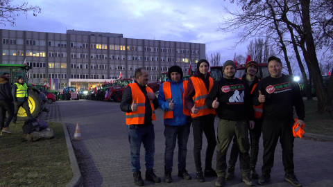 Krajobraz po proteście rolników. Spalona ziemia i wieniec - 13