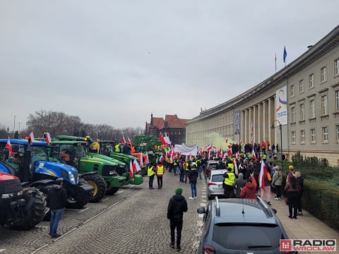 Krajobraz po proteście rolników. Spalona ziemia i wieniec - 20