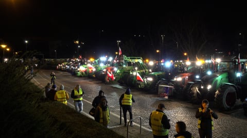 Krajobraz po proteście rolników. Spalona ziemia i wieniec - 4