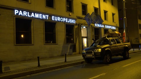 Krajobraz po proteście rolników. Spalona ziemia i wieniec - 5
