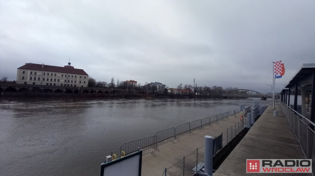 Bardzo wysoki poziom wody na Odrze w Głogowie - fot. Andrzej Andrzejewski