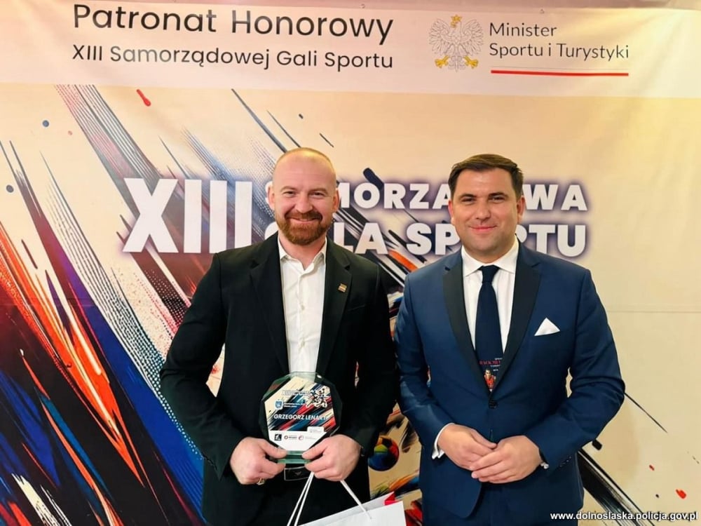 Grzegorz Lenart, antyterrorysta z Wrocławia, wyróżniony statuetką Sportowca Roku  - fot. Dolnośląska Policja
