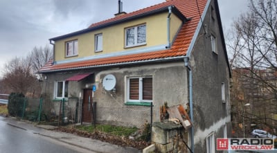 Mieszkańcy gminnego budynku w Bystrzycy Kłodzkiej skarżą się na złe warunki