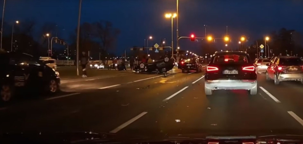 Dachowanie na Gądowiance. To nagranie pokazuje, jak kierowca łamał przepisy - fot. YT Bandyci Drogowi
