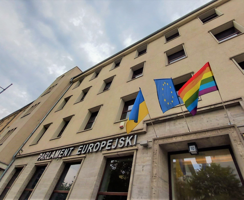 Podejrzany o szerzenie pornografii dziecięcej domaga się zdjęcia ukraińskich flag - Fot: Parlament Europejski - Biuro we Wrocławiu